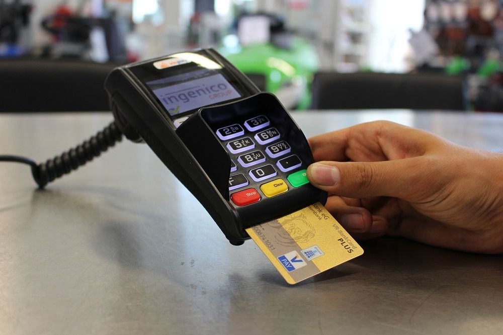 Sådan betaler du billigst på rejsen